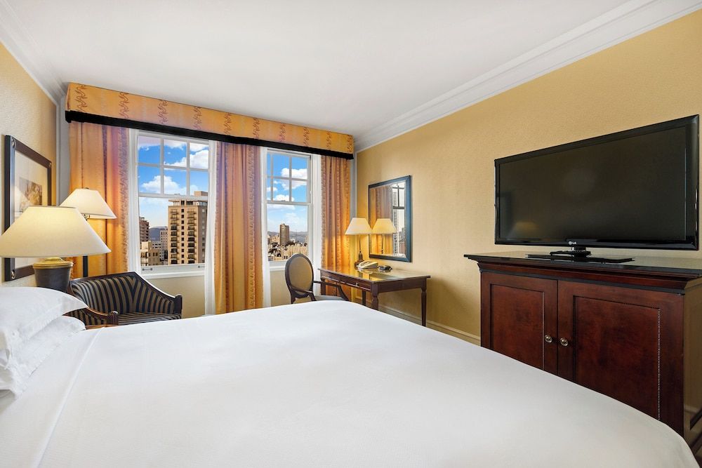 Classic Room, 1 King Bed (Golden Gate Bridge View)