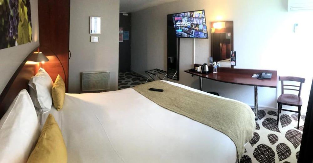 Le Provençal Double Room 6