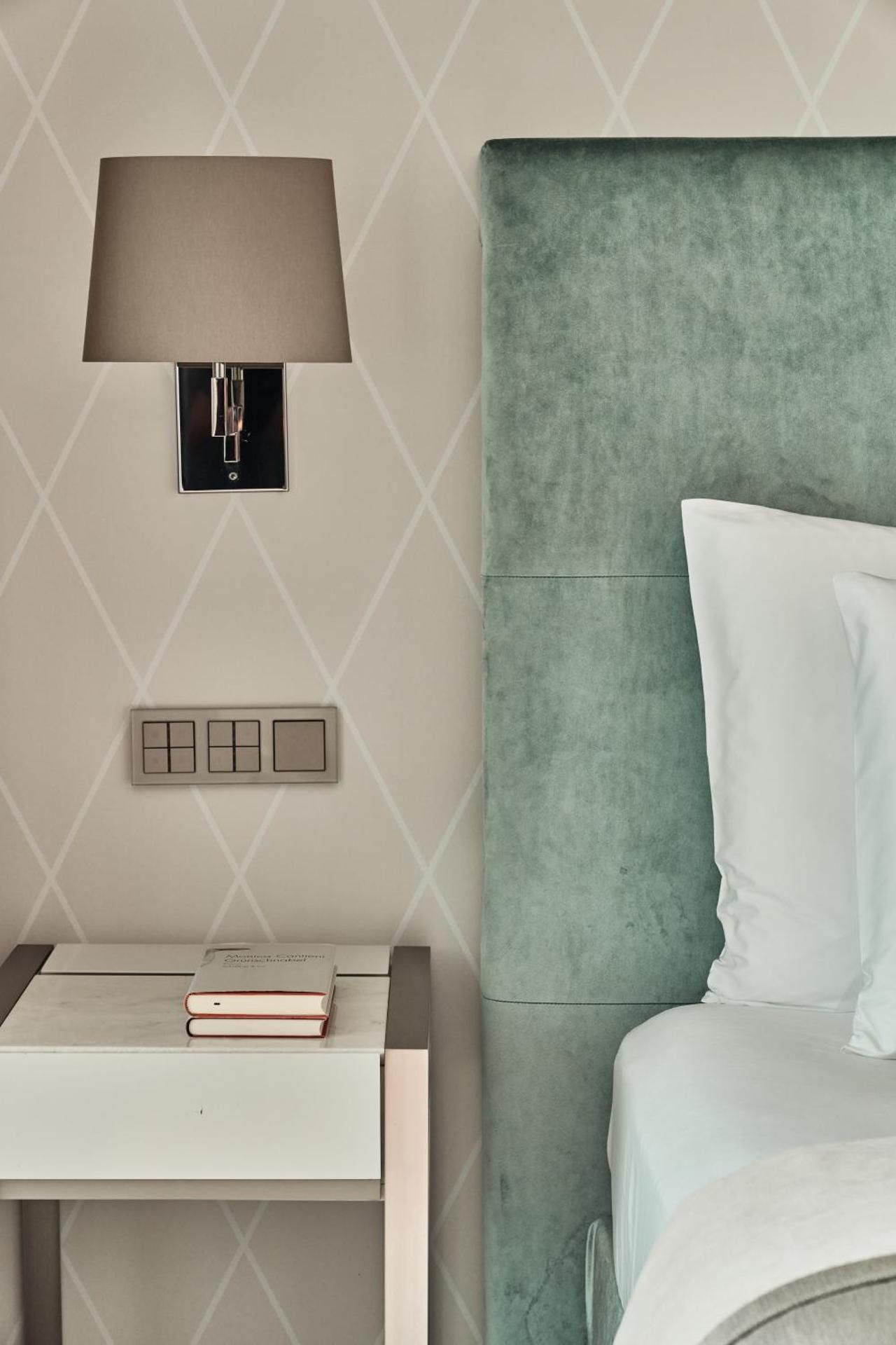 undefined The Fontenay 6