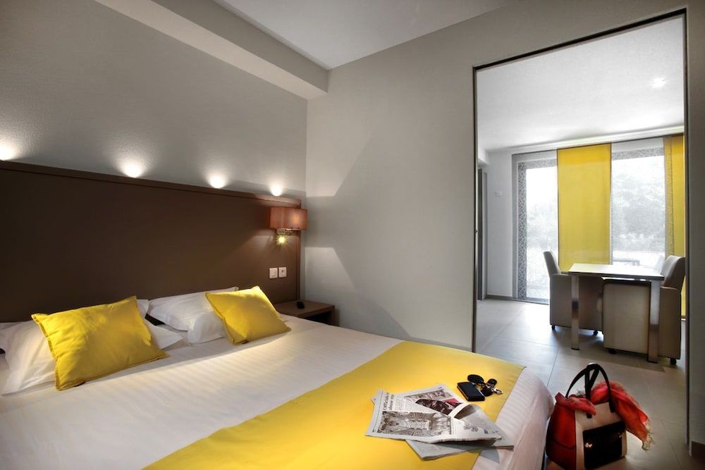 Hotel Seventeen Luxury Apartment, Pool View 2