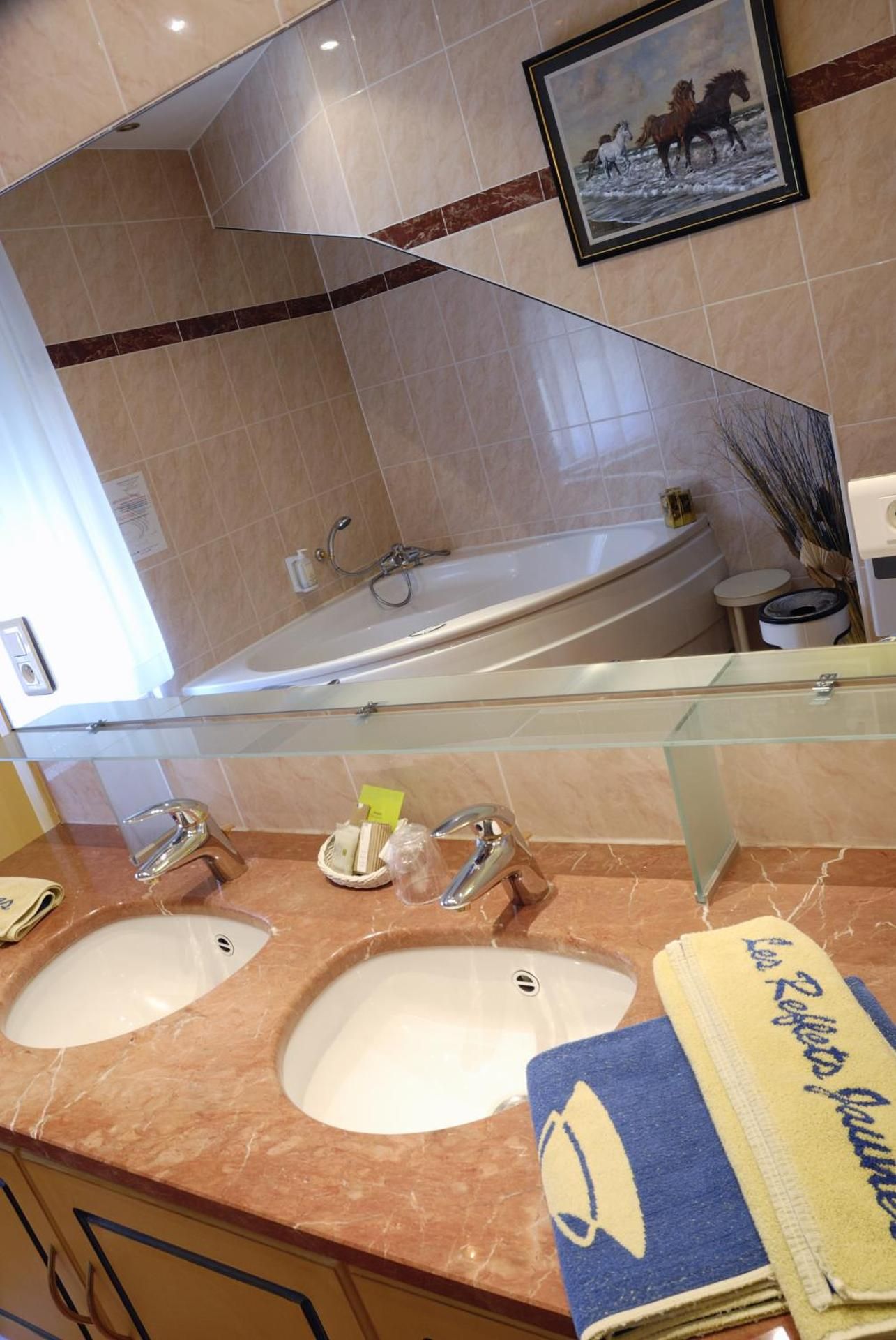 Les Reflets Jaunes Superior Double Room 10