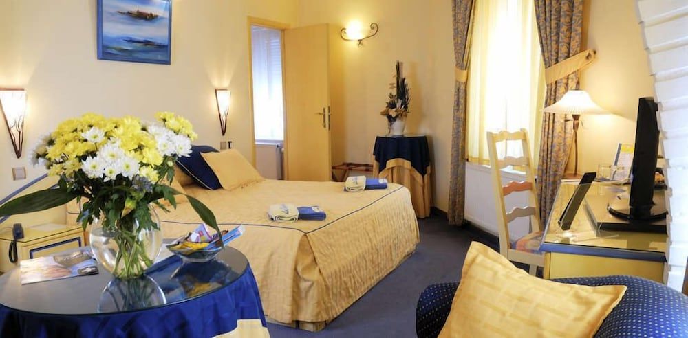 Les Reflets Jaunes Executive Suite 6