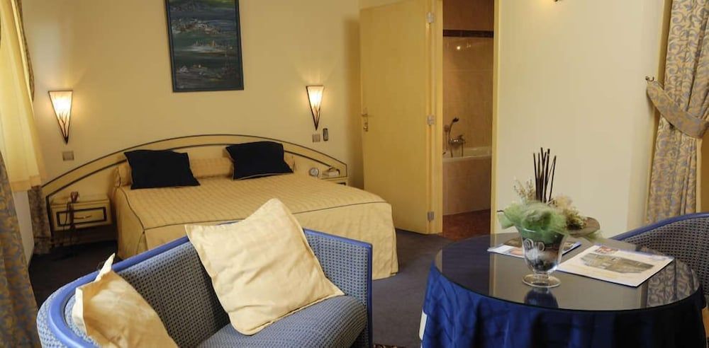 Les Reflets Jaunes Executive Suite 5