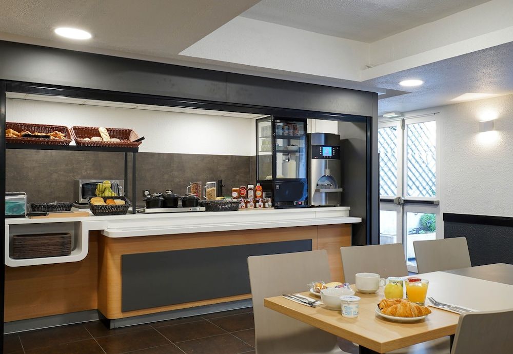 undefined B&B HOTEL Marseille Parc Chanot 9