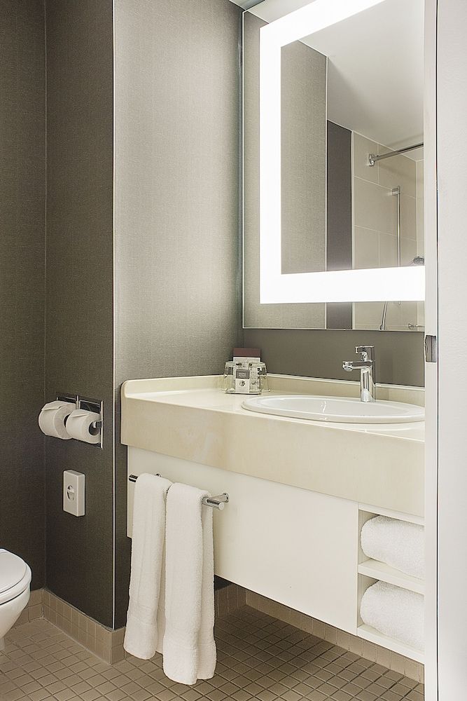 Doubletree by Hilton Luxembourg Double Room, 1 Queen Bed 2