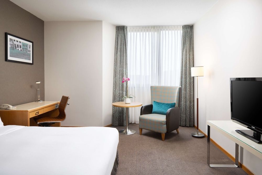 Doubletree by Hilton Luxembourg Double Room, 1 Queen Bed 6