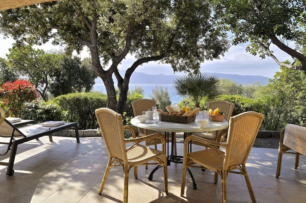 Luxury Villa, 2 Bedrooms, Pool Access, Sea View