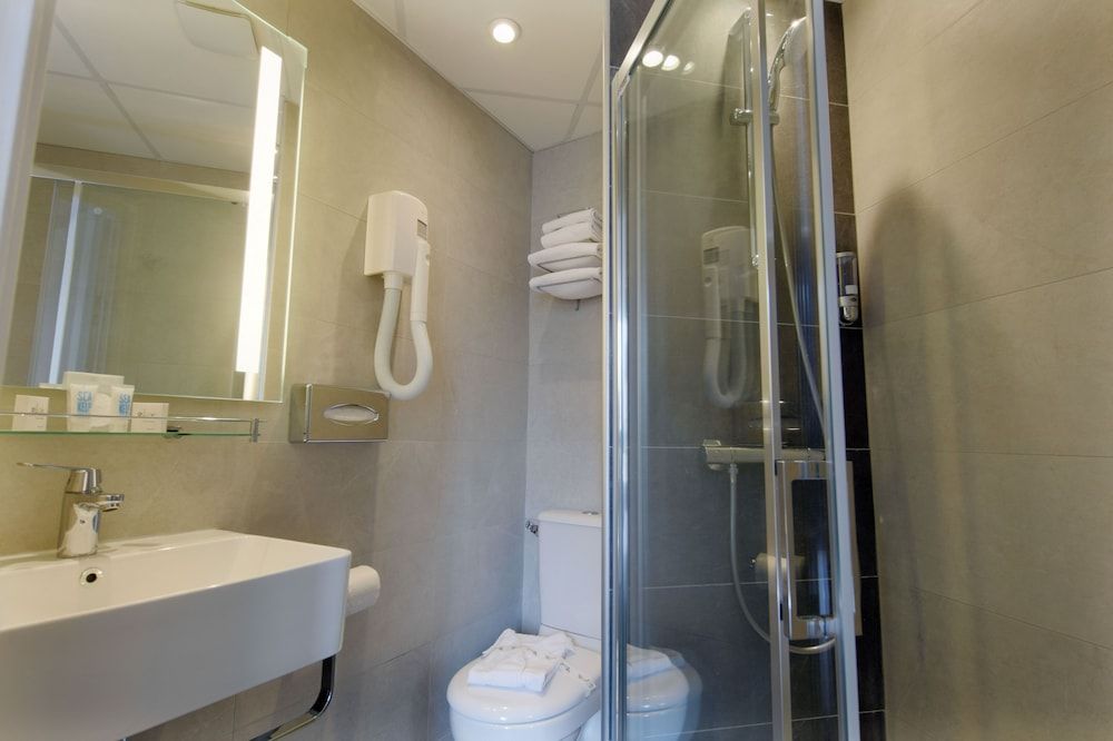 Avia Saphir Montparnasse Twin Room 19