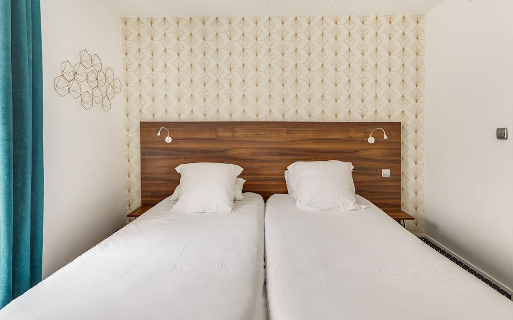 Hotel Carladez Cambronne Twin Room 4