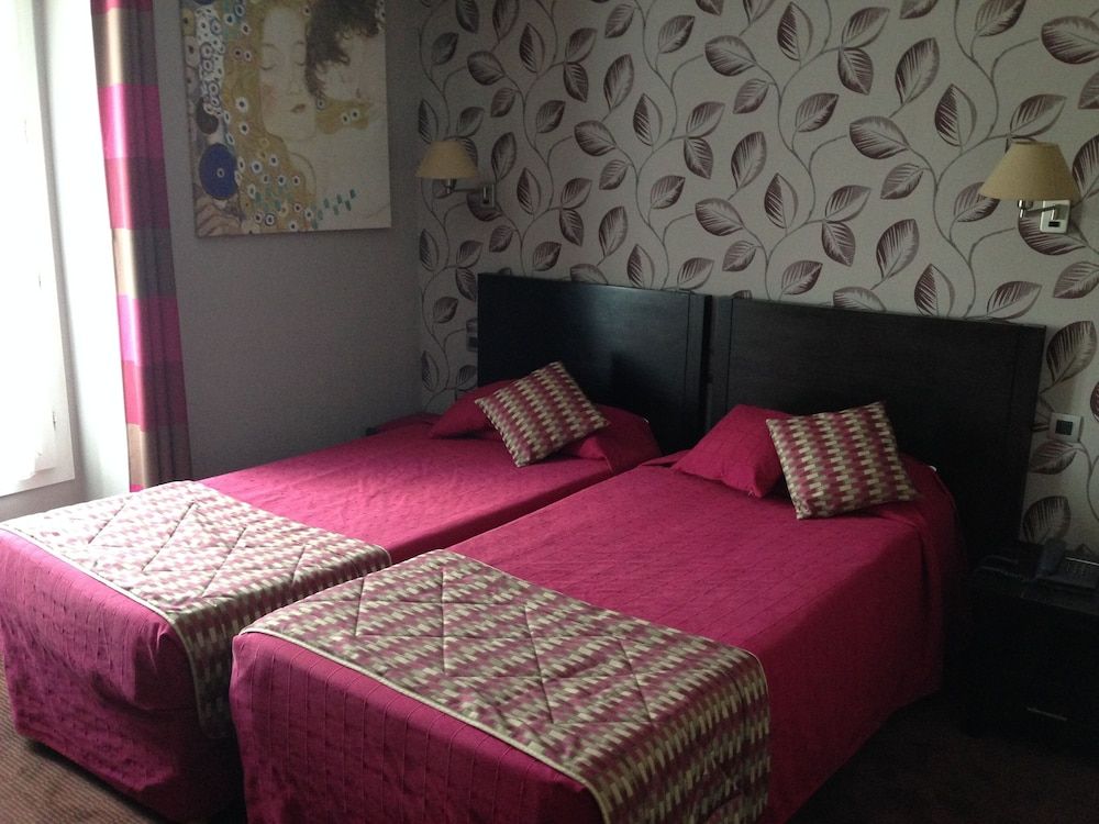 Hotel Carladez Cambronne Twin Room 2