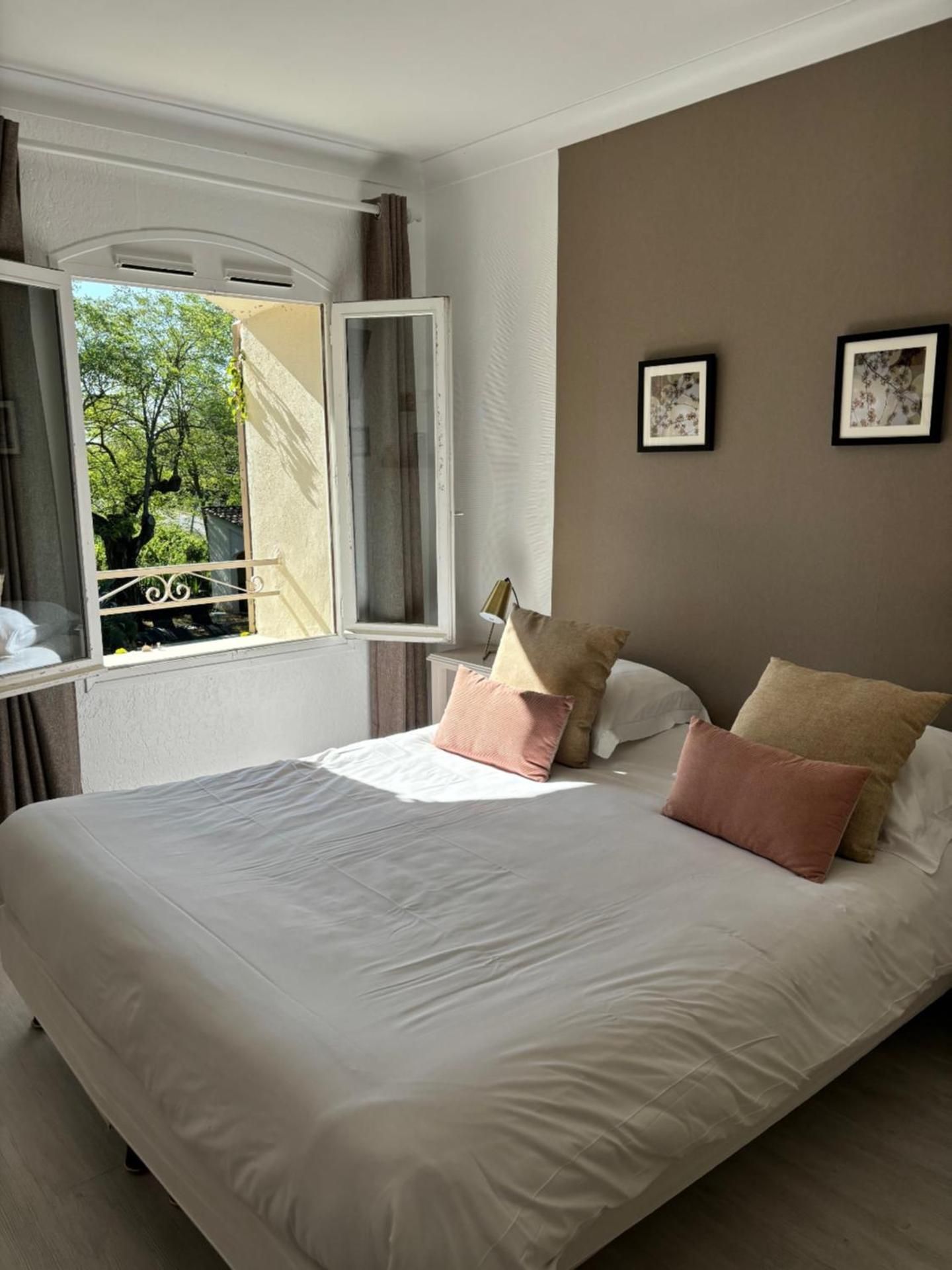 Queen Room with Pool View