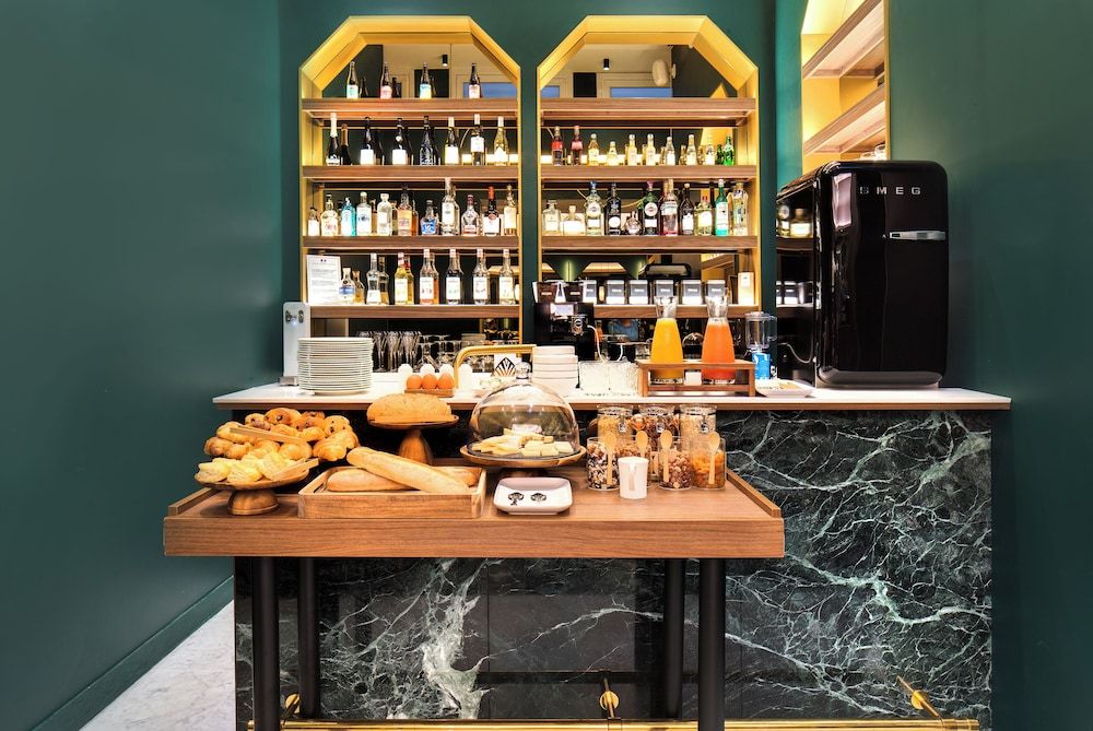 undefined Artemisia Montmartre 7