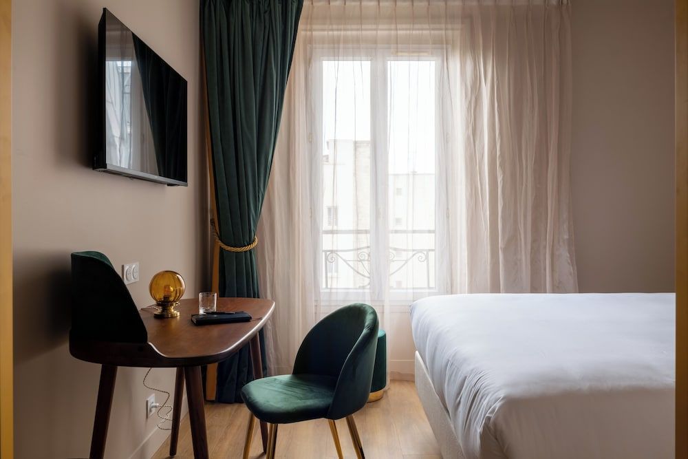 Artemisia Montmartre Classic Double Room 3