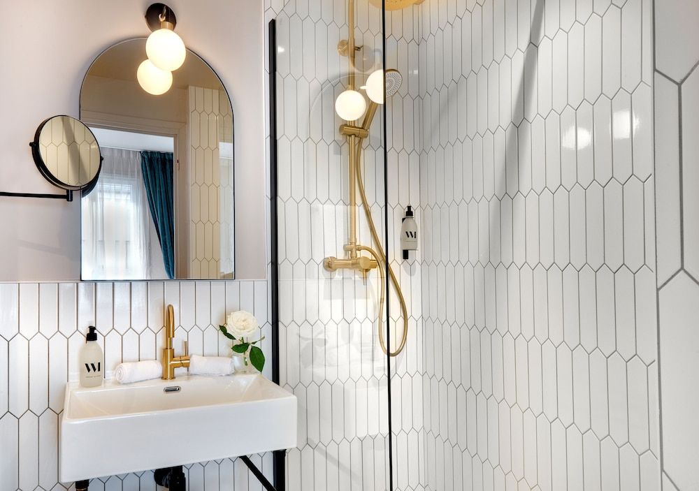 Artemisia Montmartre Classic Double Room 2