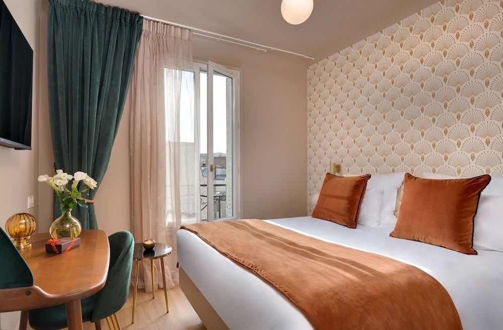 undefined Artemisia Montmartre 4