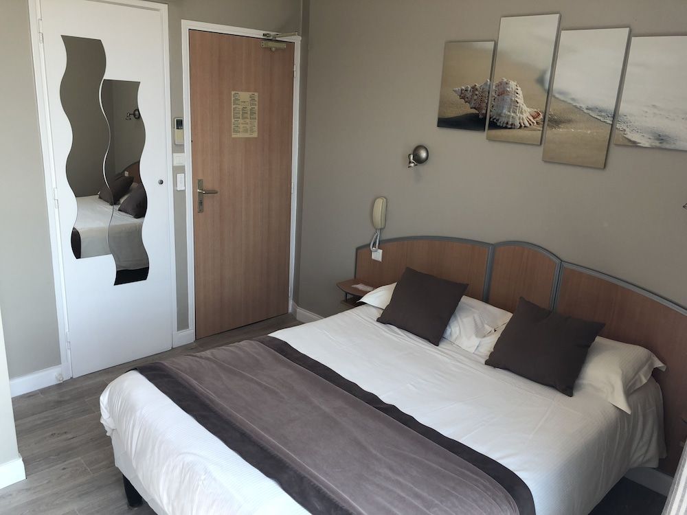 Chambre Double avec Terrasse Privée et Vue sur la Mer