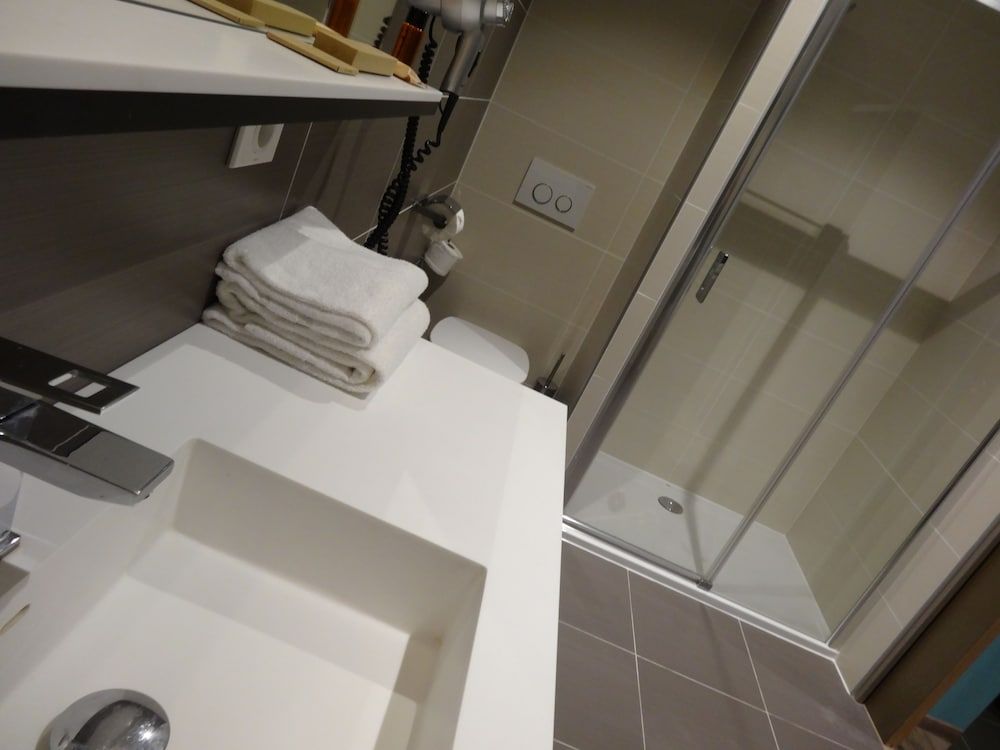 Hôtel de la Paix Standard Double Room 15