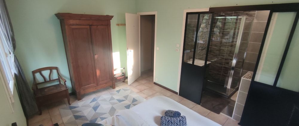 Double Room, 2 Bedrooms (Pélerins)