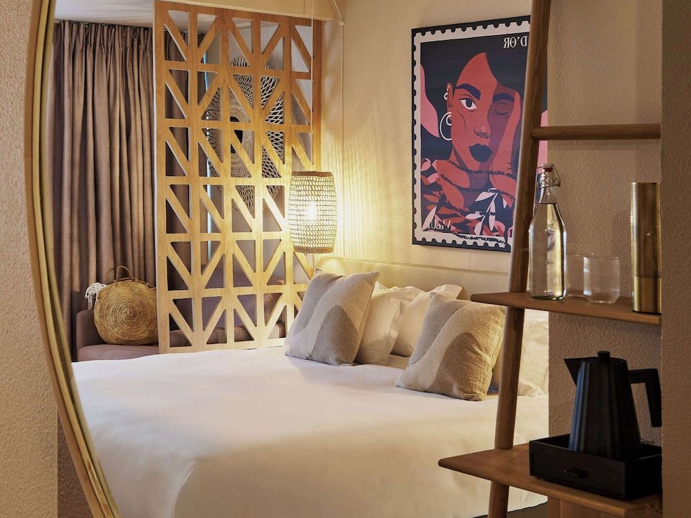Mercure Saint Raphael Centre Plage Classic Room, Multiple Beds, City View 3