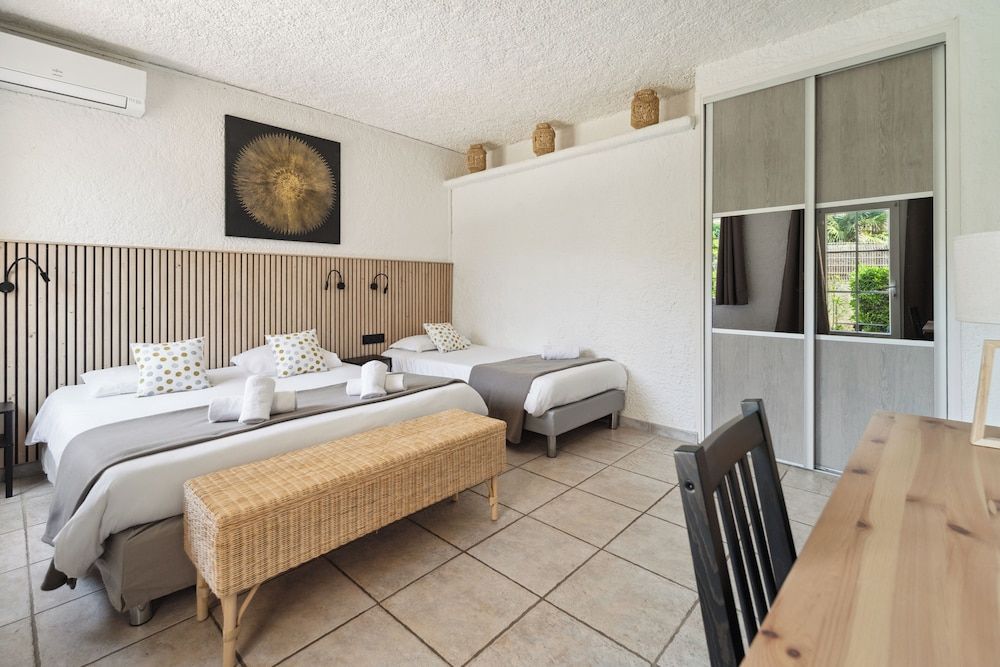 Standard Triple Room, Terrace (Garden View)