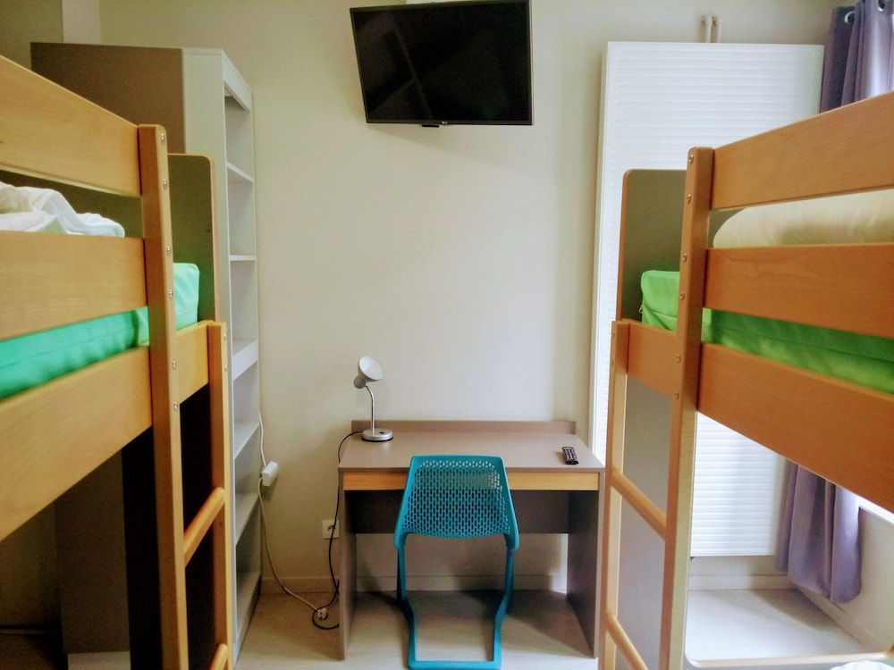 Room 5 persons