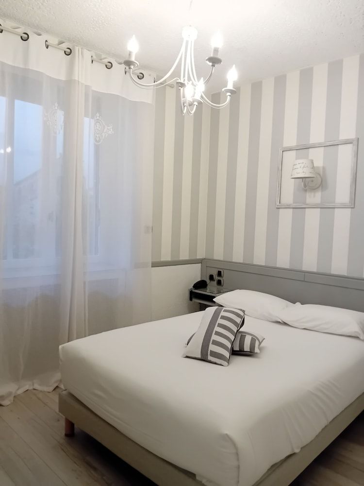 Hotel des Deux Moulins Single Room 2