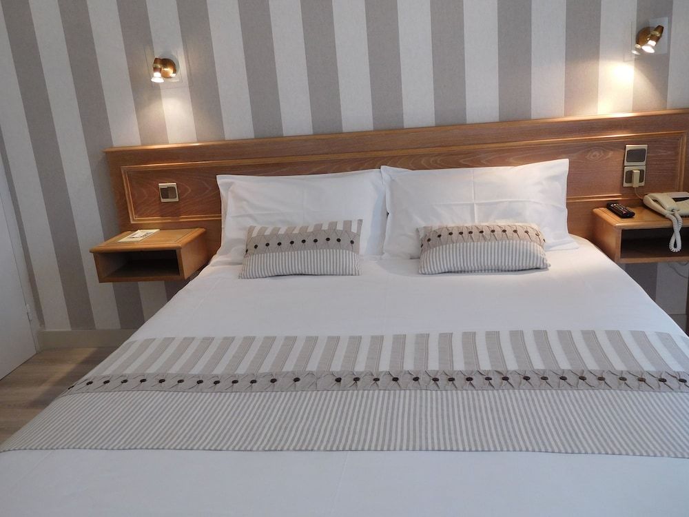 Hotel des Deux Moulins Superior Double Room 2