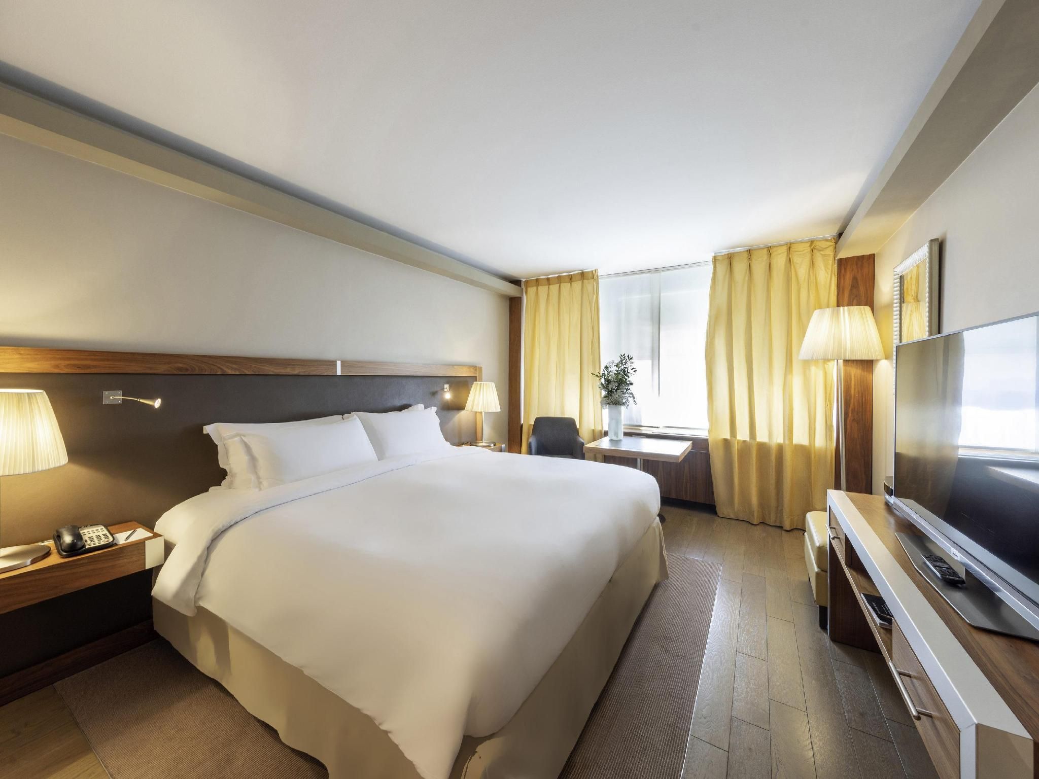 Superior River View Queen Room
