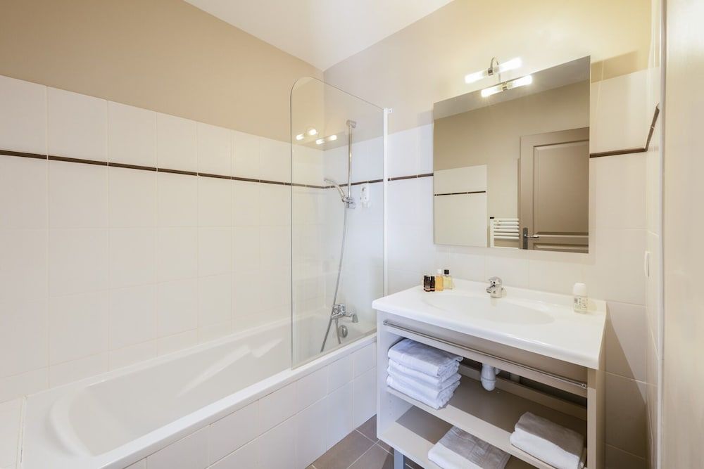 Garden & City Mont Ventoux - Malaucène Apartment, 2 Bedrooms (for 8) 8