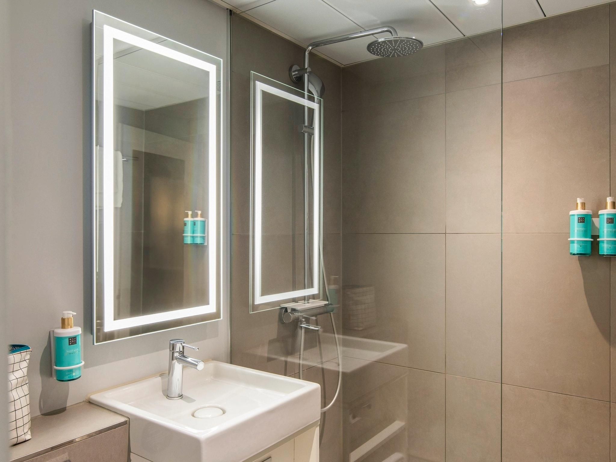 Novotel Amsterdam City Superior Room With 2 Single Beds 3