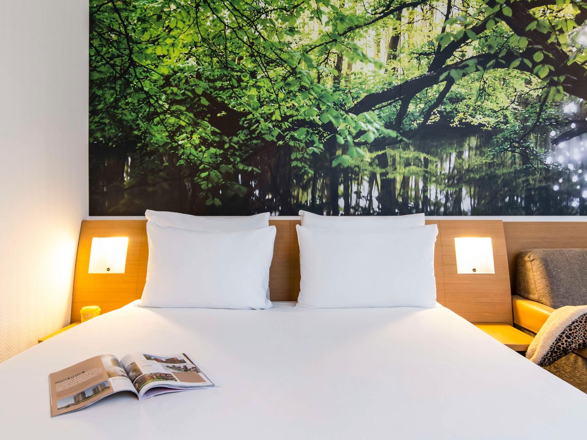 Standard room with 2 single beds