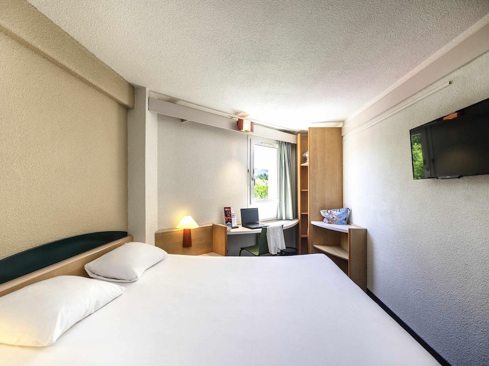 ibis Autun