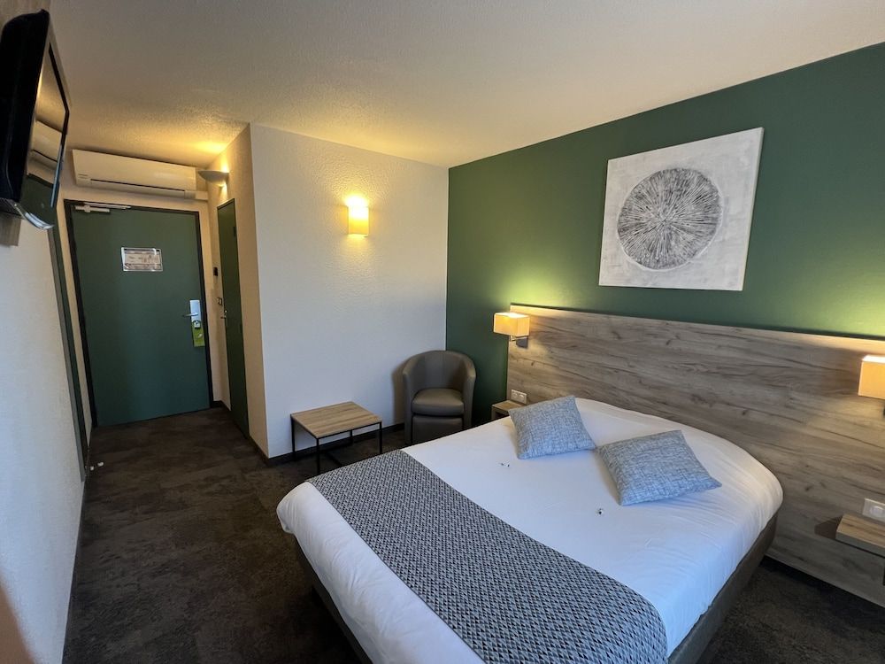 Brit Hotel Saumur Comfort Double Room 3