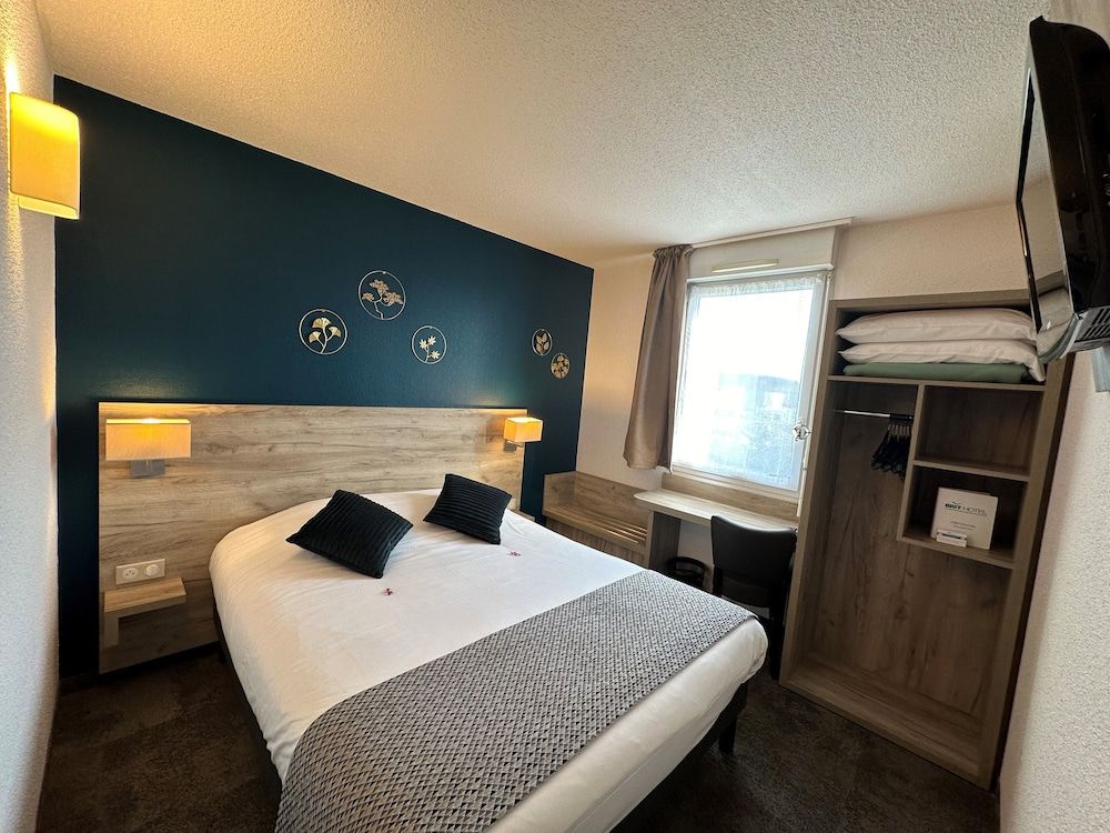 Brit Hotel Saumur Double Room 5