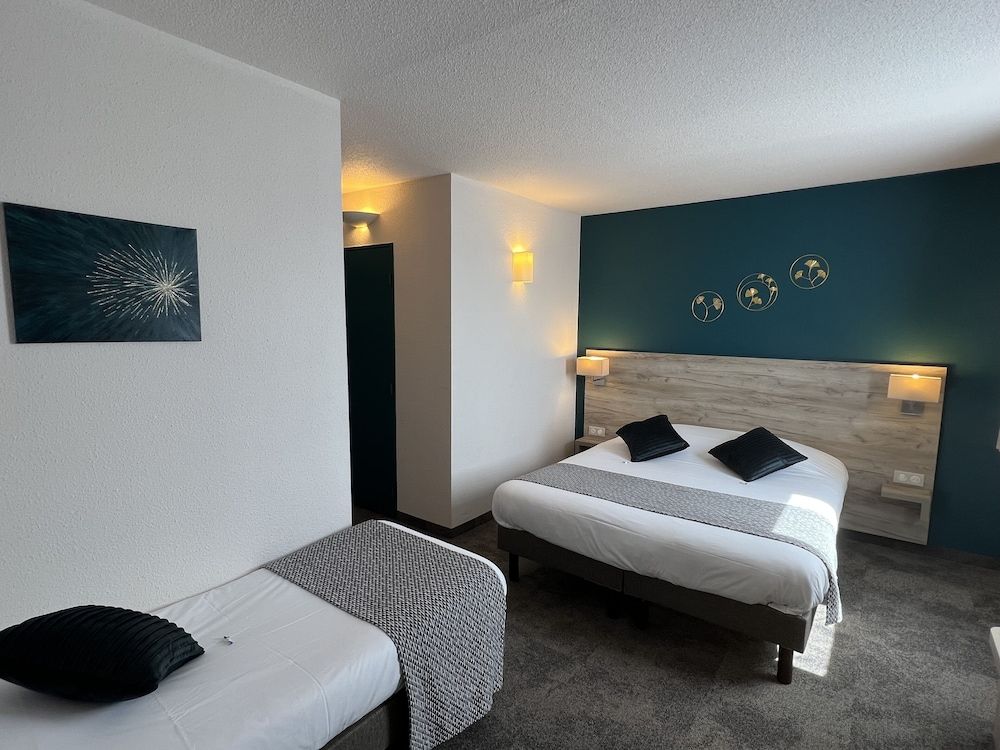 Brit Hotel Saumur Triple Room