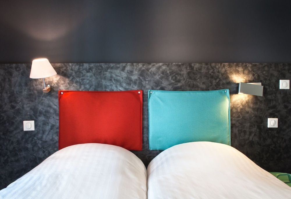 Hotel des Métallos Twin Room 3