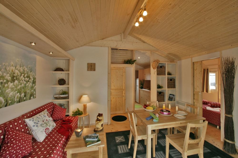 Chalet (Valley)