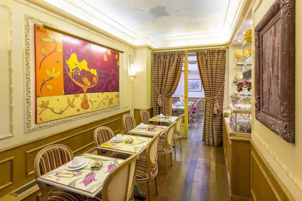 undefined Hôtel Gavarni 10