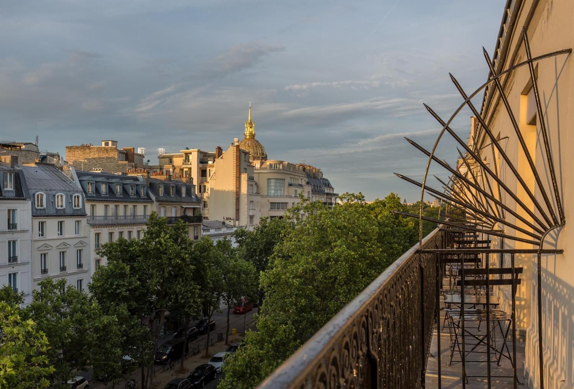 Hôtel La Comtesse Classic Baronne Eiffel Tower Side View Double Room 2