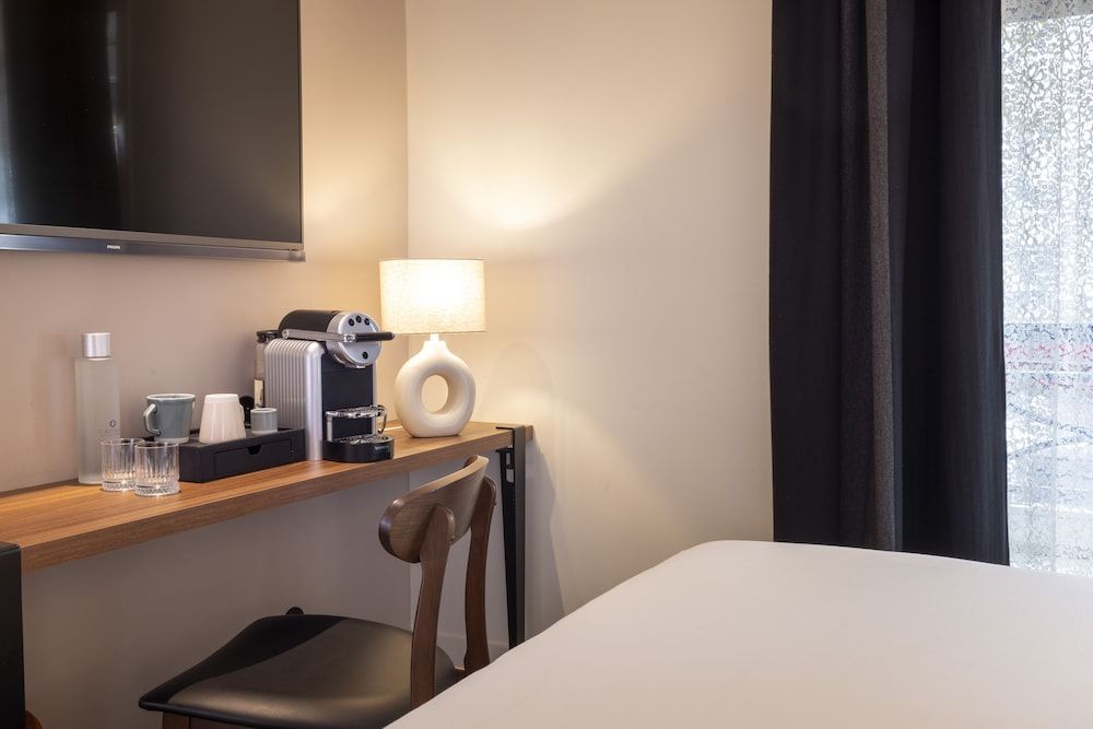 Hotel Chavanel Paris Classic Double Room 6