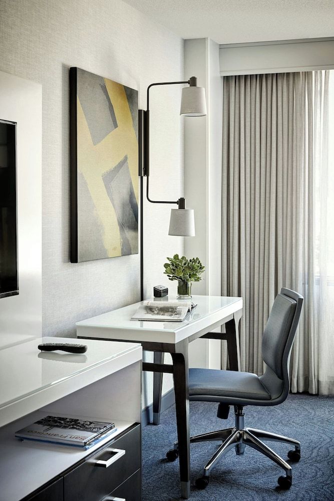 Marriott San Francisco Fisherman's Wharf Room, 1 King Bed (Mobility/Hearing Accessible, Tub) 3