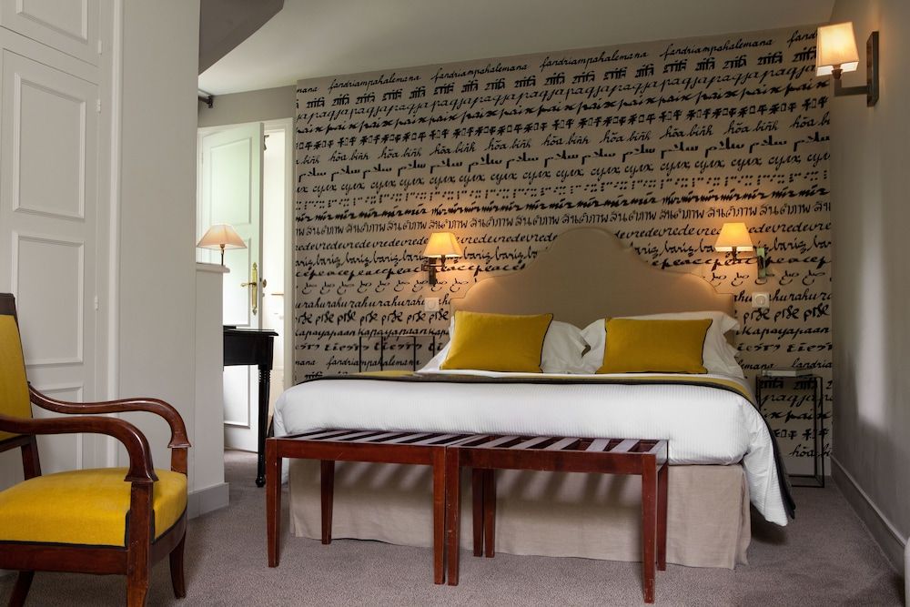 Charme Room, in the Pavilion or in the Castle