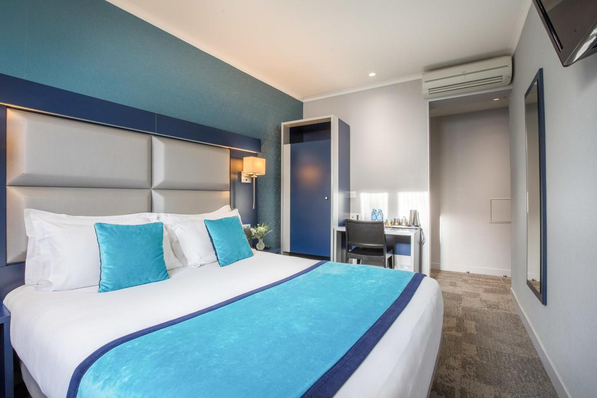 undefined Prince Albert Montmartre 9