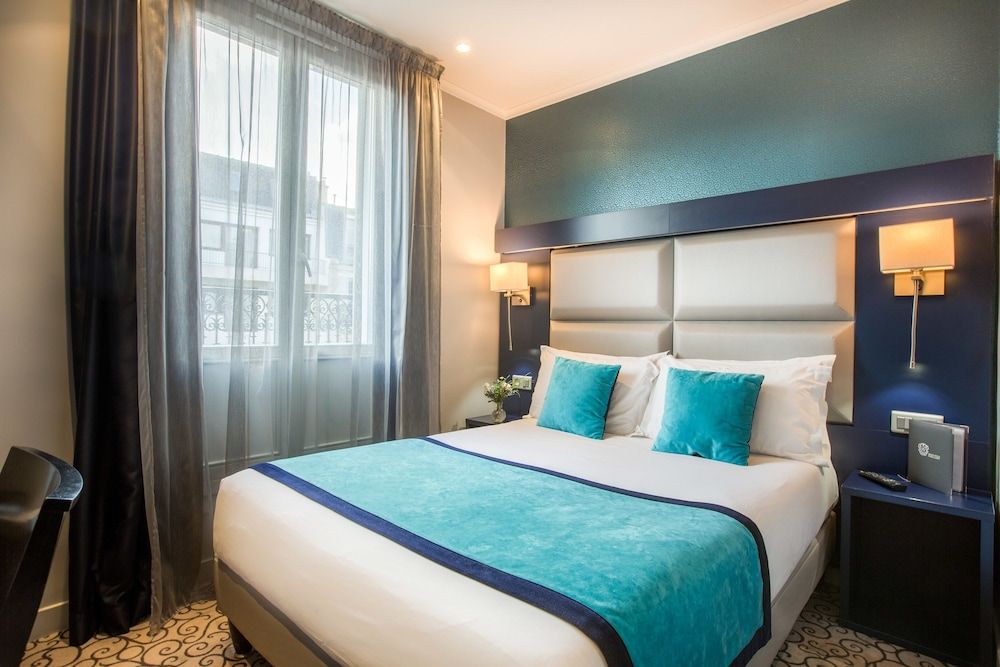 undefined Prince Albert Montmartre