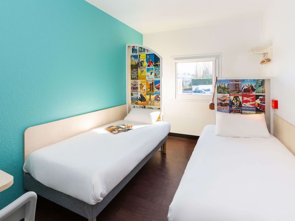 Room (Tandem)