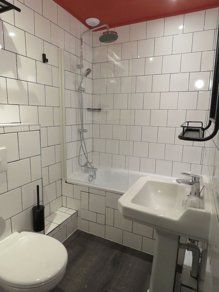 Hôtel Bristol Reims Triple Room 7