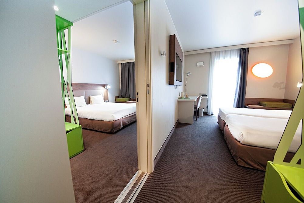Next Generation, Room, 2 Twin Beds