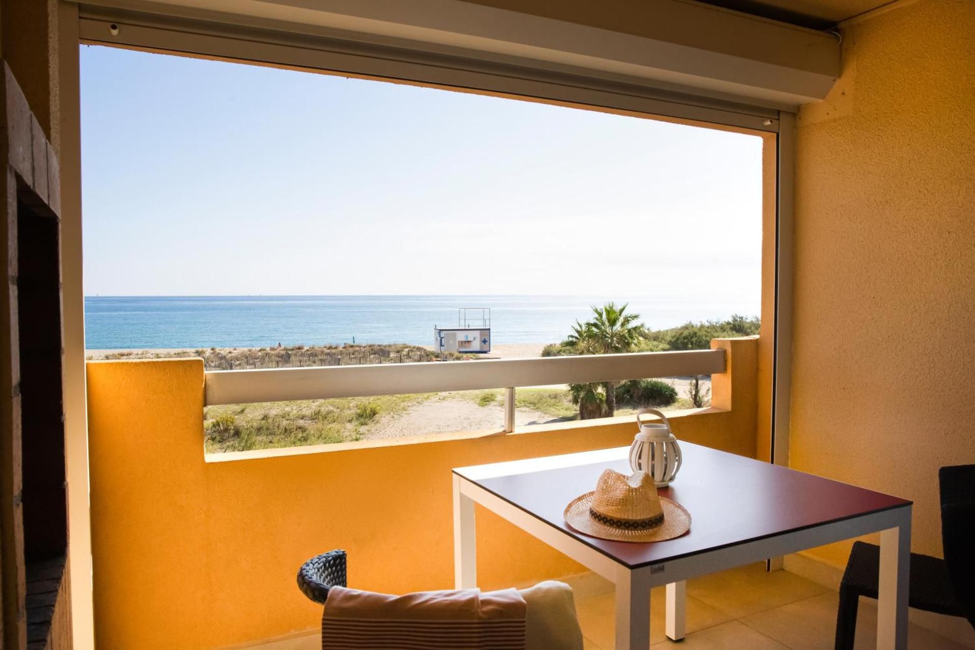 One-Bedroom Apartment with Terrace and Sea View
