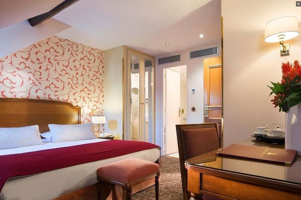 undefined Hotel Queen Mary Paris 8