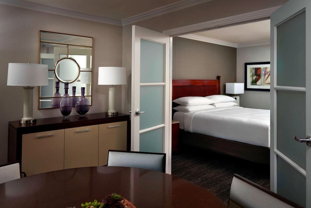 Washington Dulles Airport Marriott Room, 1 King Bed 20